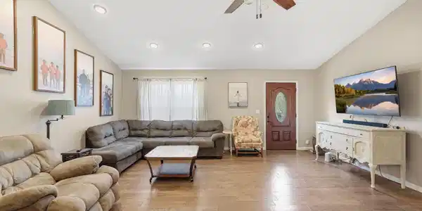 Image 4: 6-web-or-mls-012_DSC05477