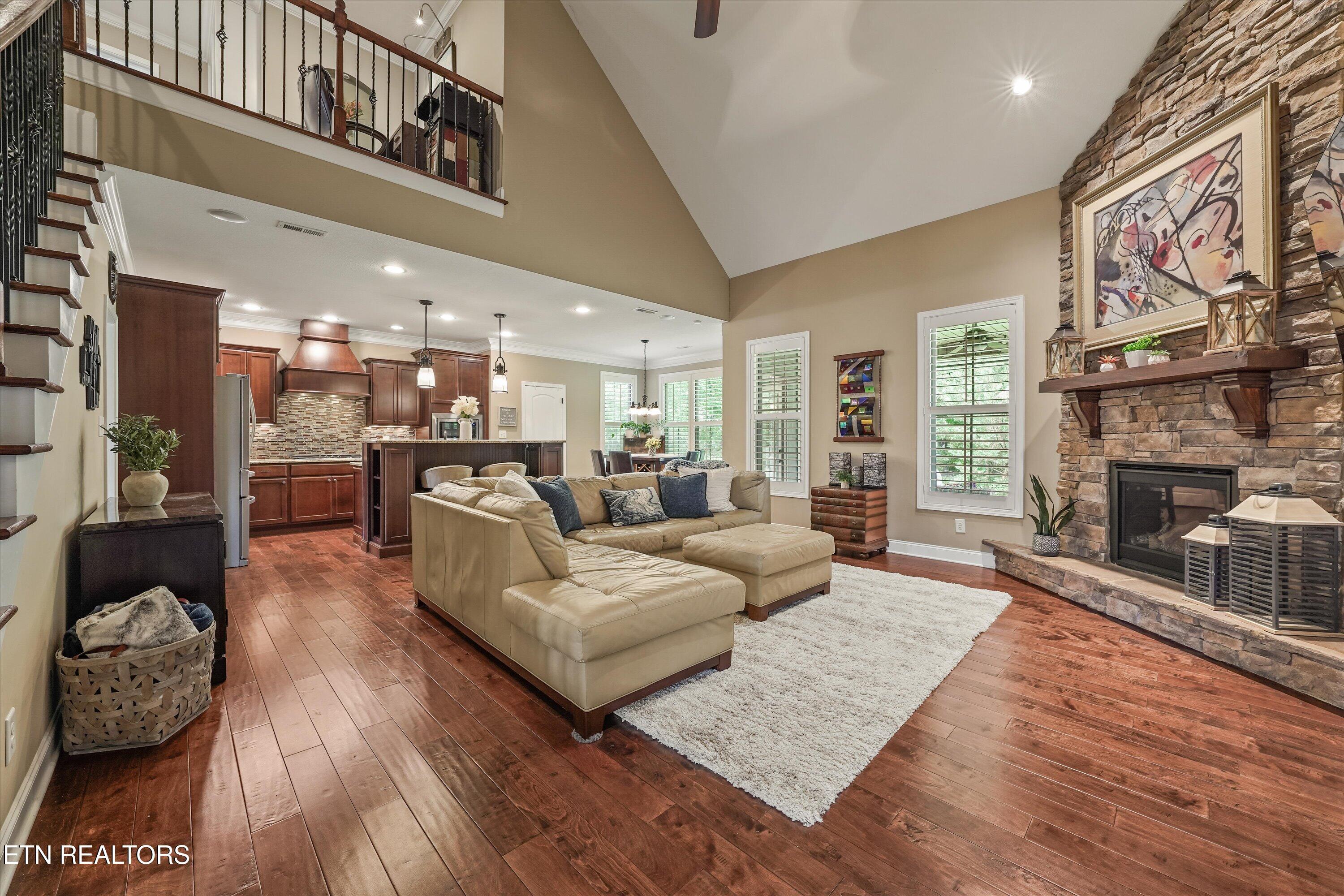 Image 3: 03-1155 Front Royal Ln 025