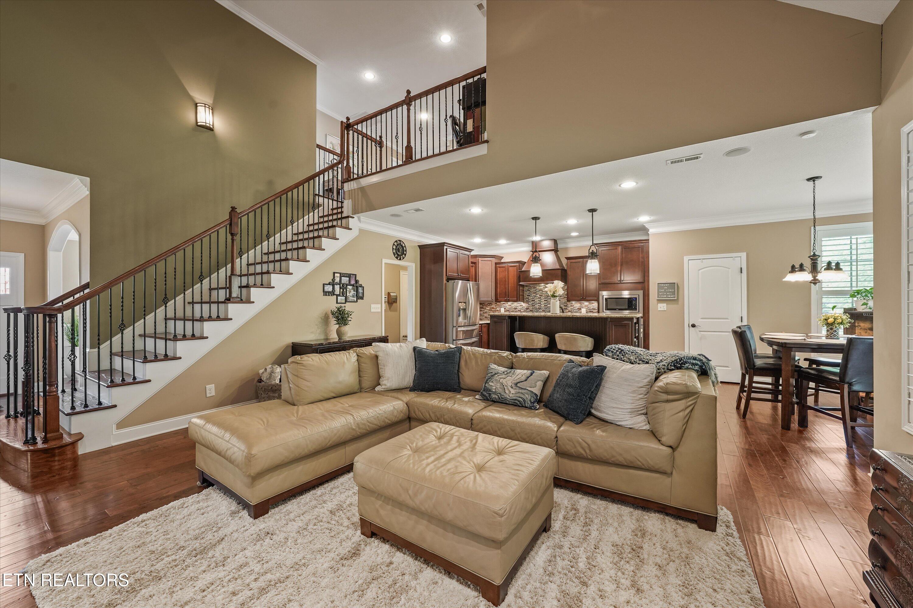 Image 4: 04-1155 Front Royal Ln 027