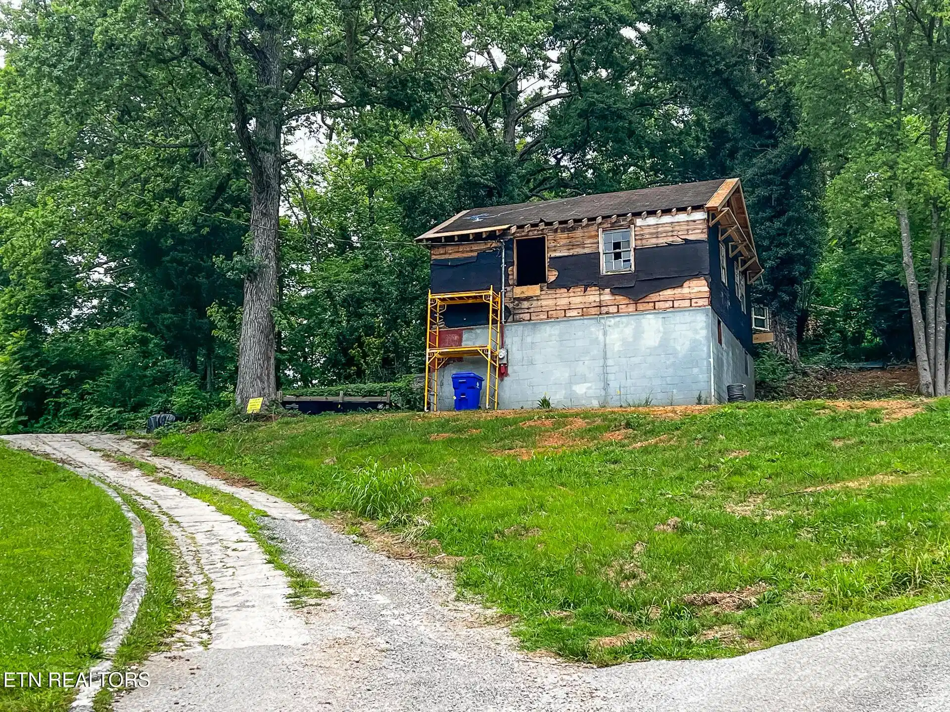 Image 1: 709 Lakeview Church Lane