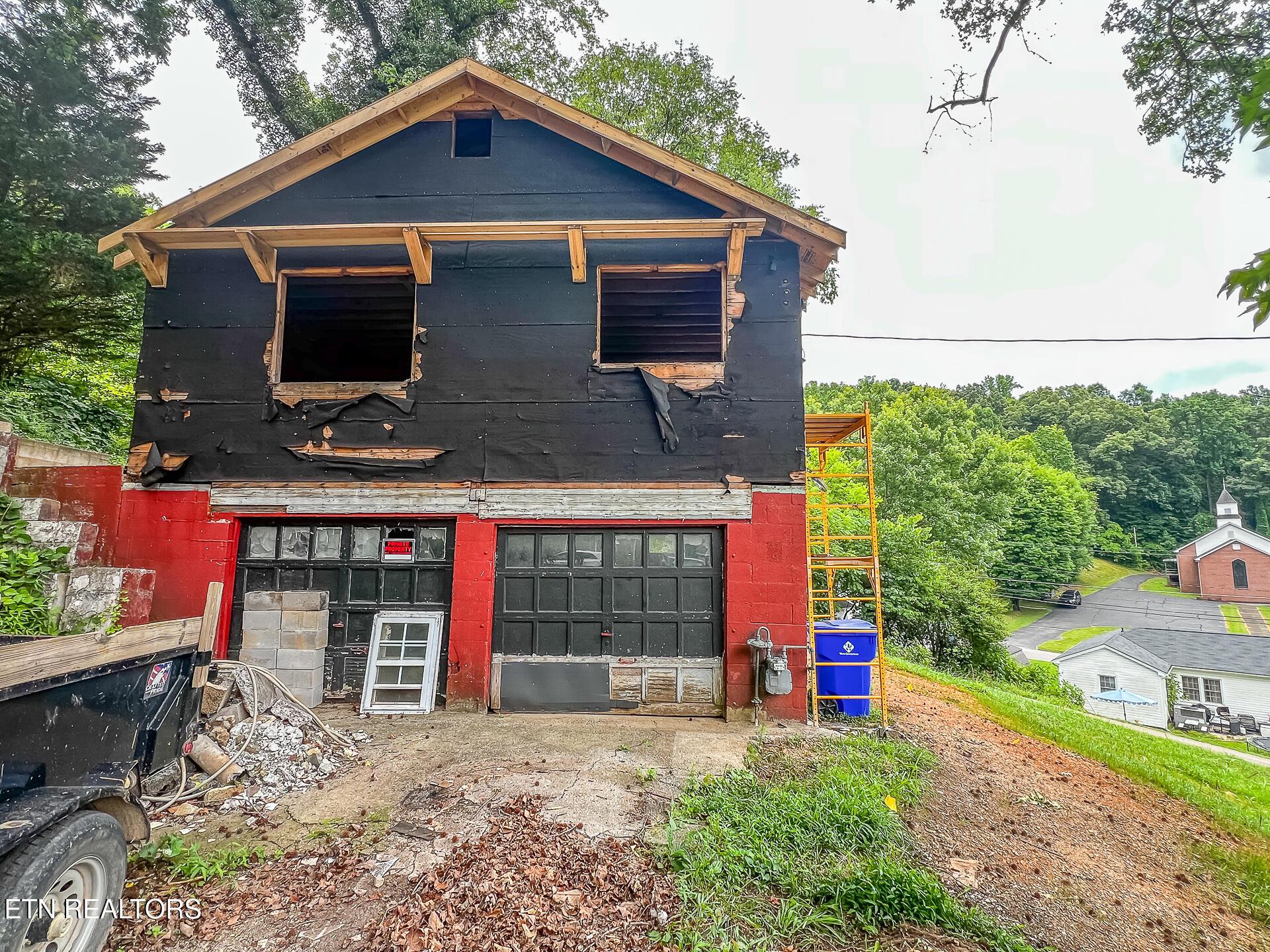 Image 2: 709 Lakeview Church Lane-4