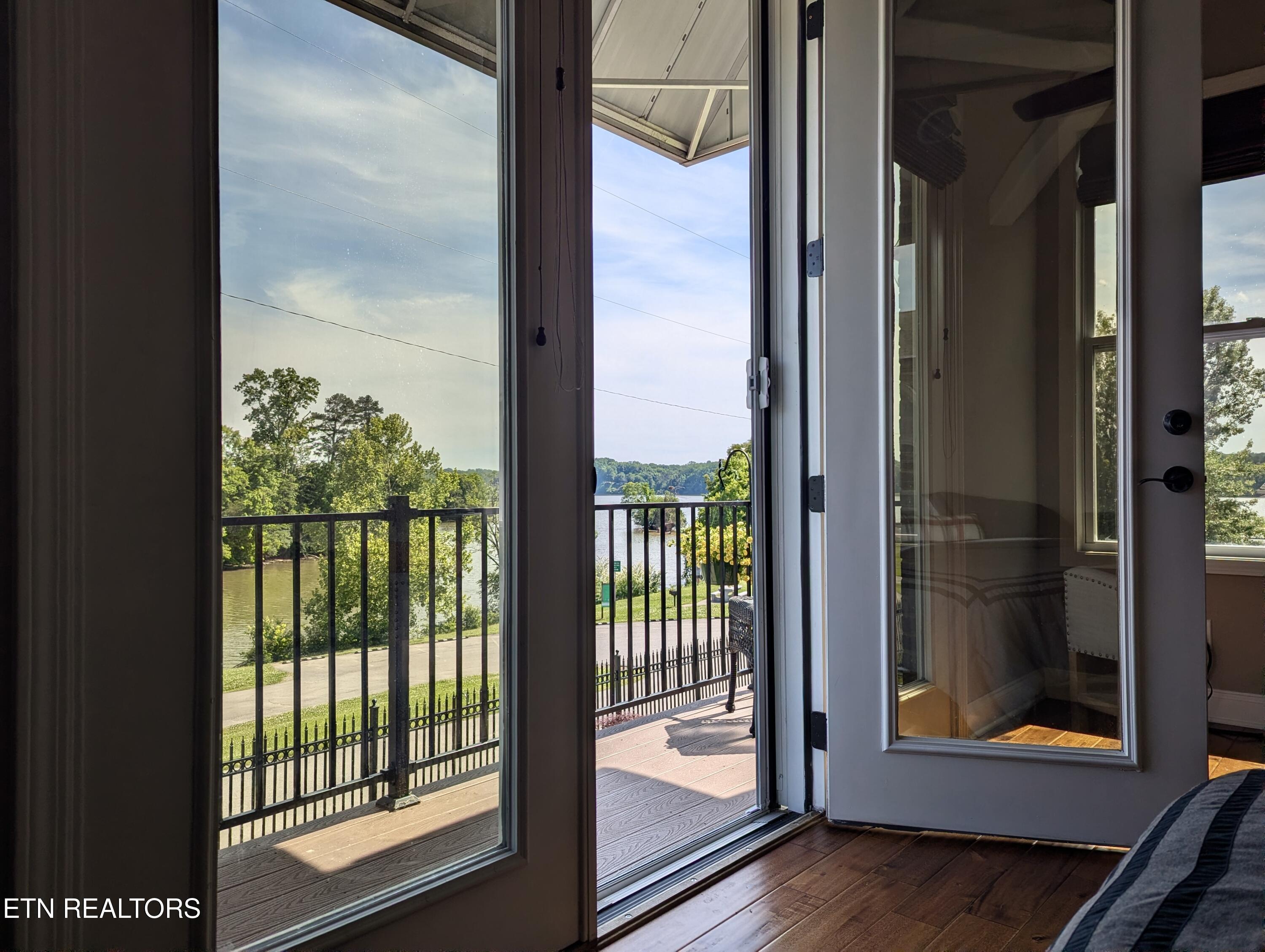 Image 3: 3518 Harbor View Way 03