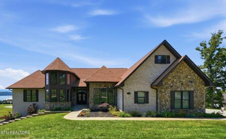 1005 Enchanted Drive