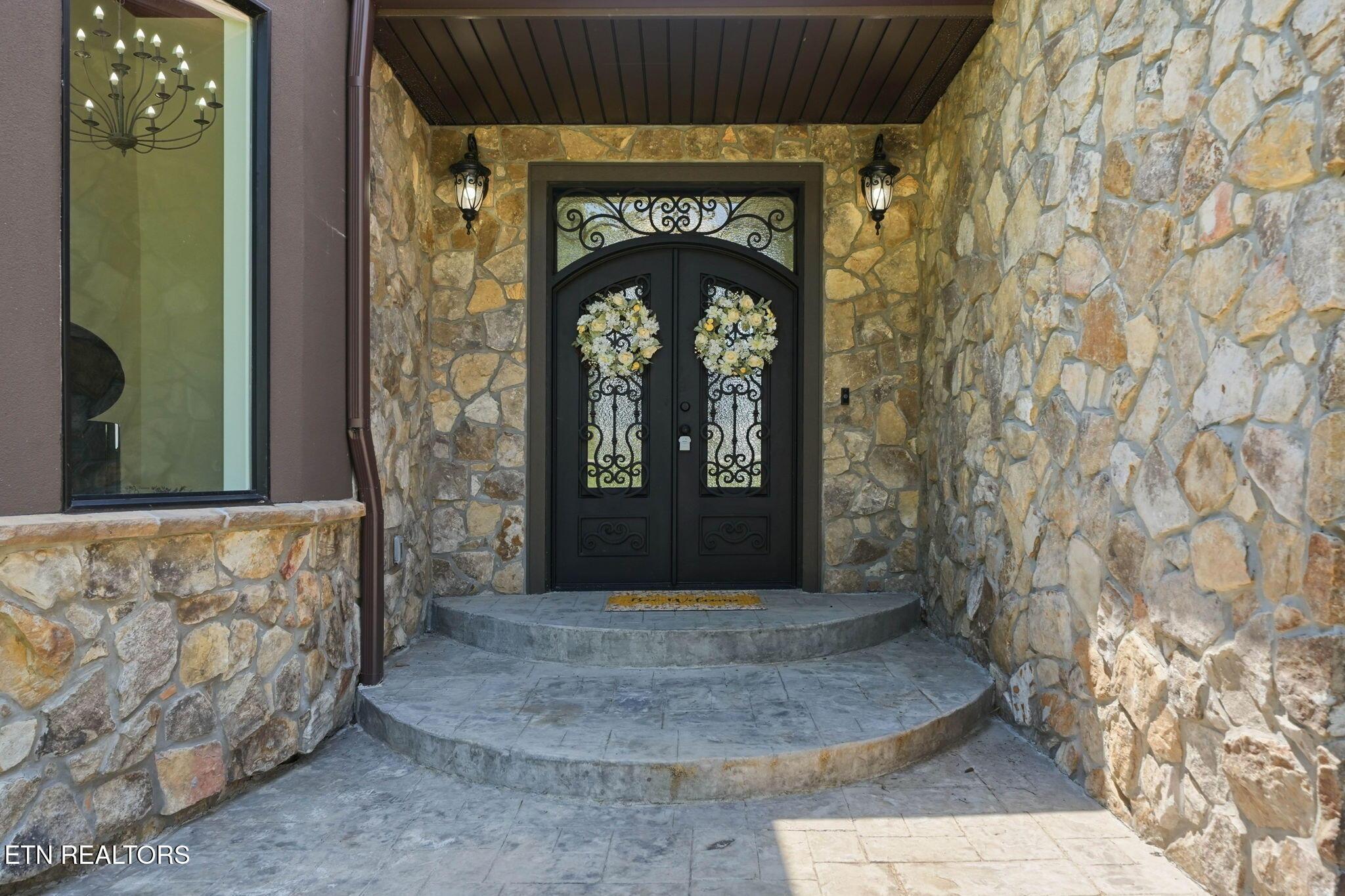 Image 2: 12-web-or-mls-1005 Enchanted Drive-2