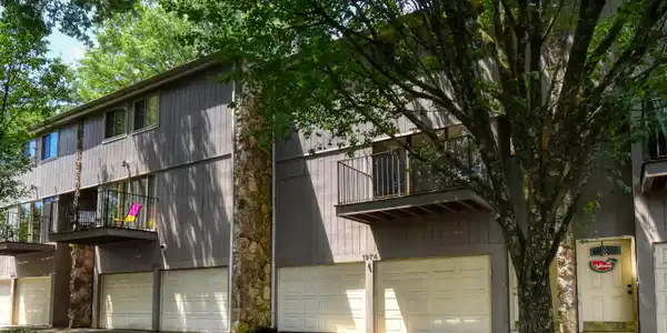 1974 Cherokee Bluff Drive