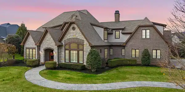 3713 Edgewater Way