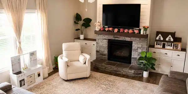Image 3: Living Room 3