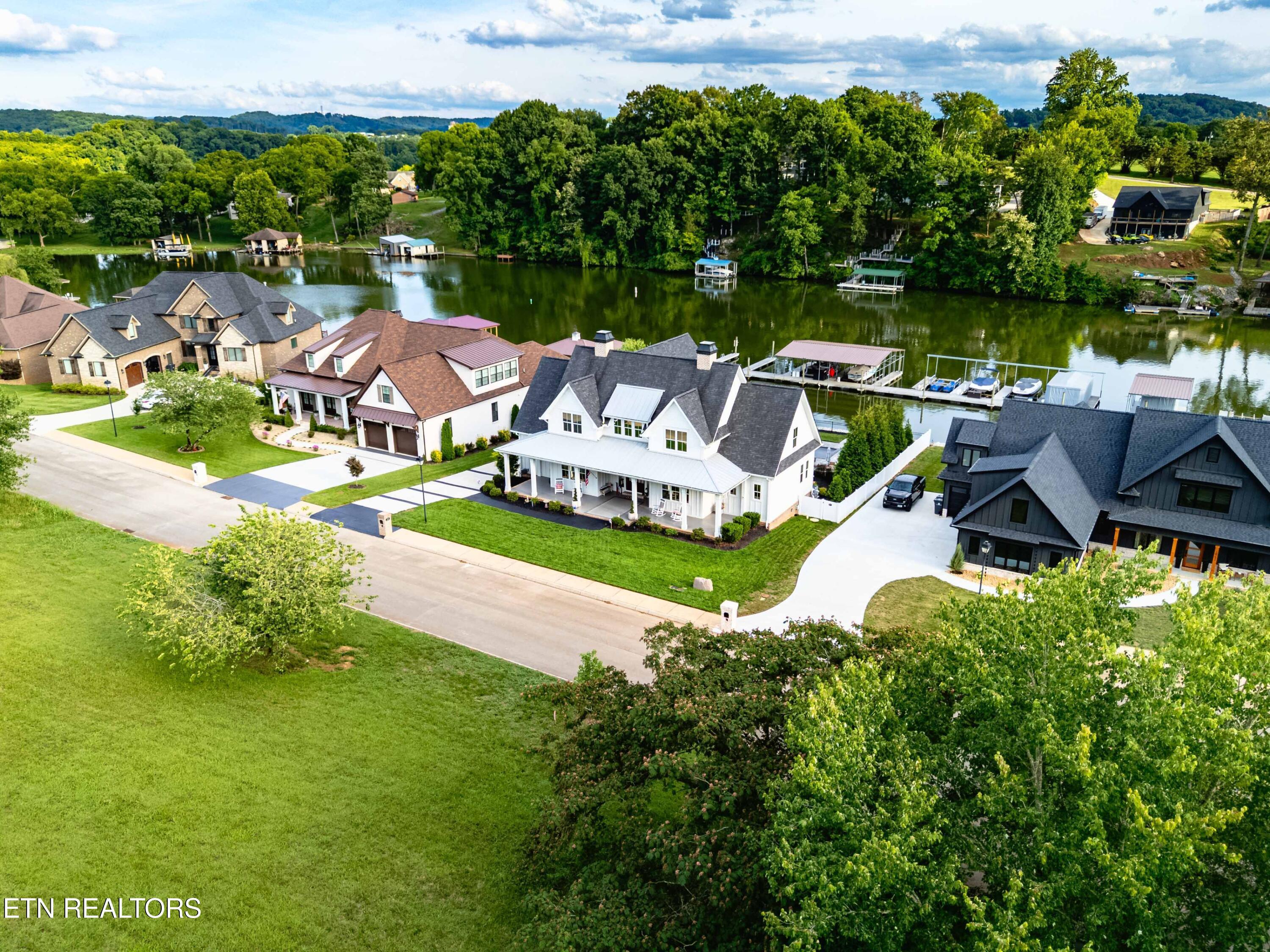 Image 3: Upscale subdivision