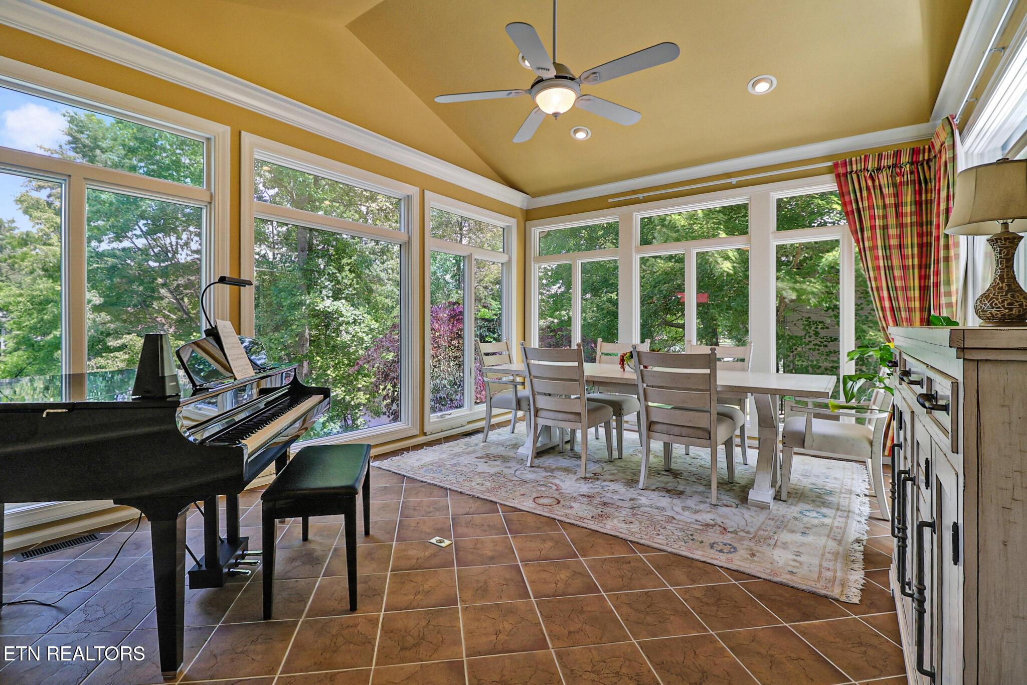 Image 2: Sunroom