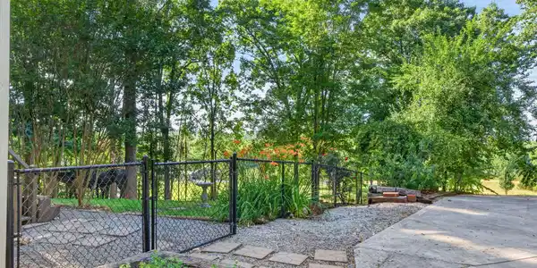 Image 4: Scenic Entry