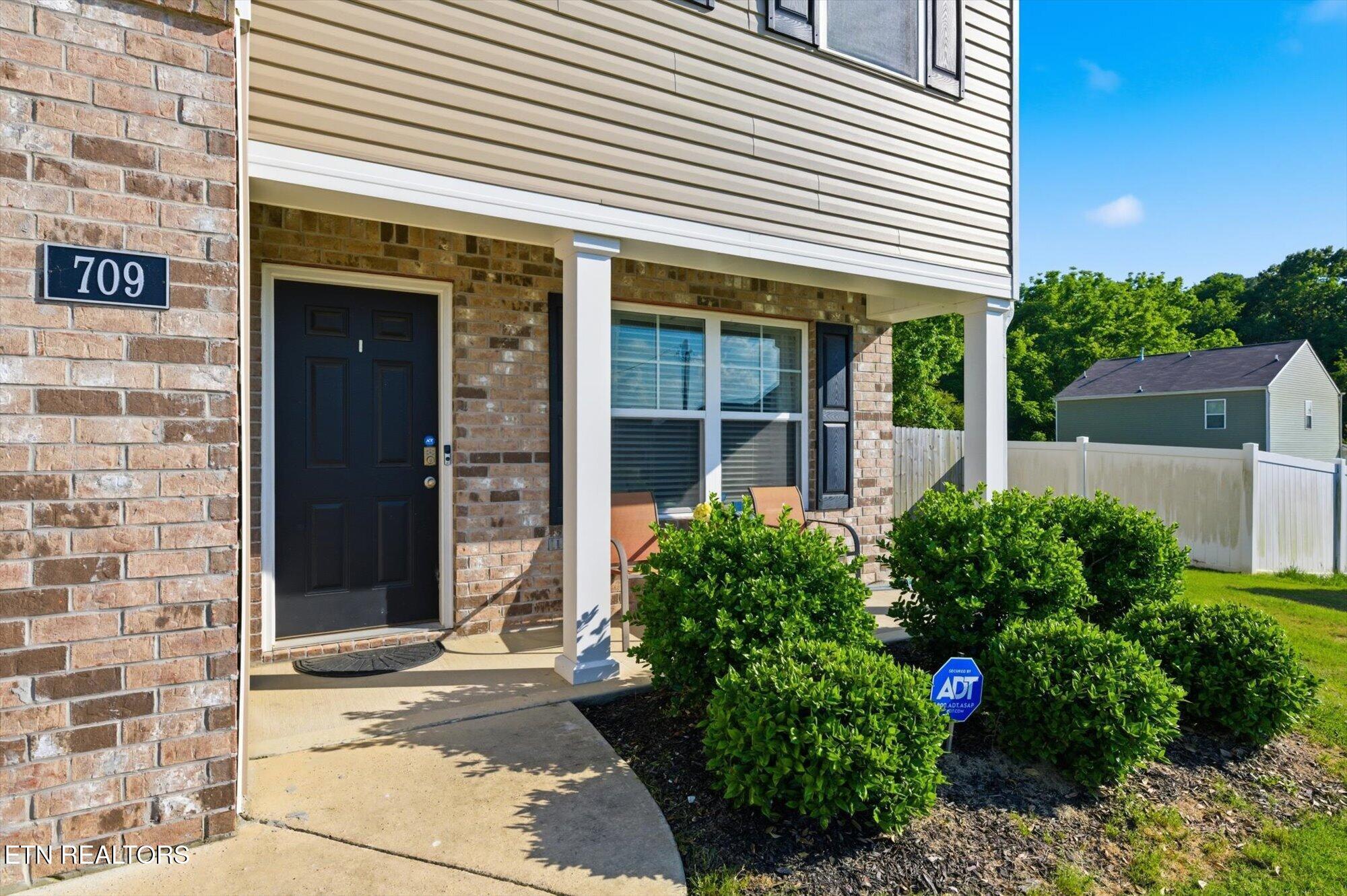 Image 2: 02-709-Tellico-Ave-Athens-TN-2