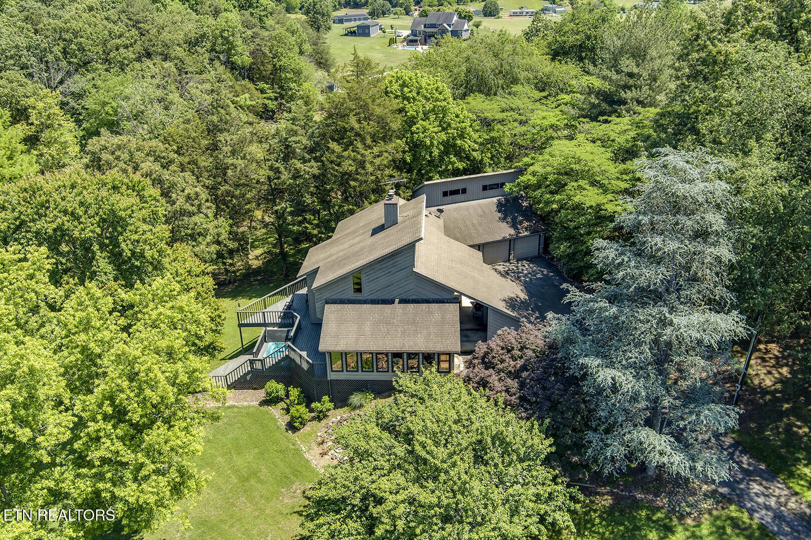 Image 2: 02_LakewoodDrive_2092_LeftElevated