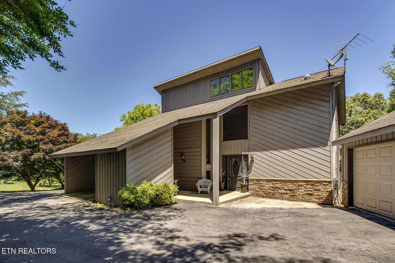 Image 3: 03_LakewoodDrive_2092_Front