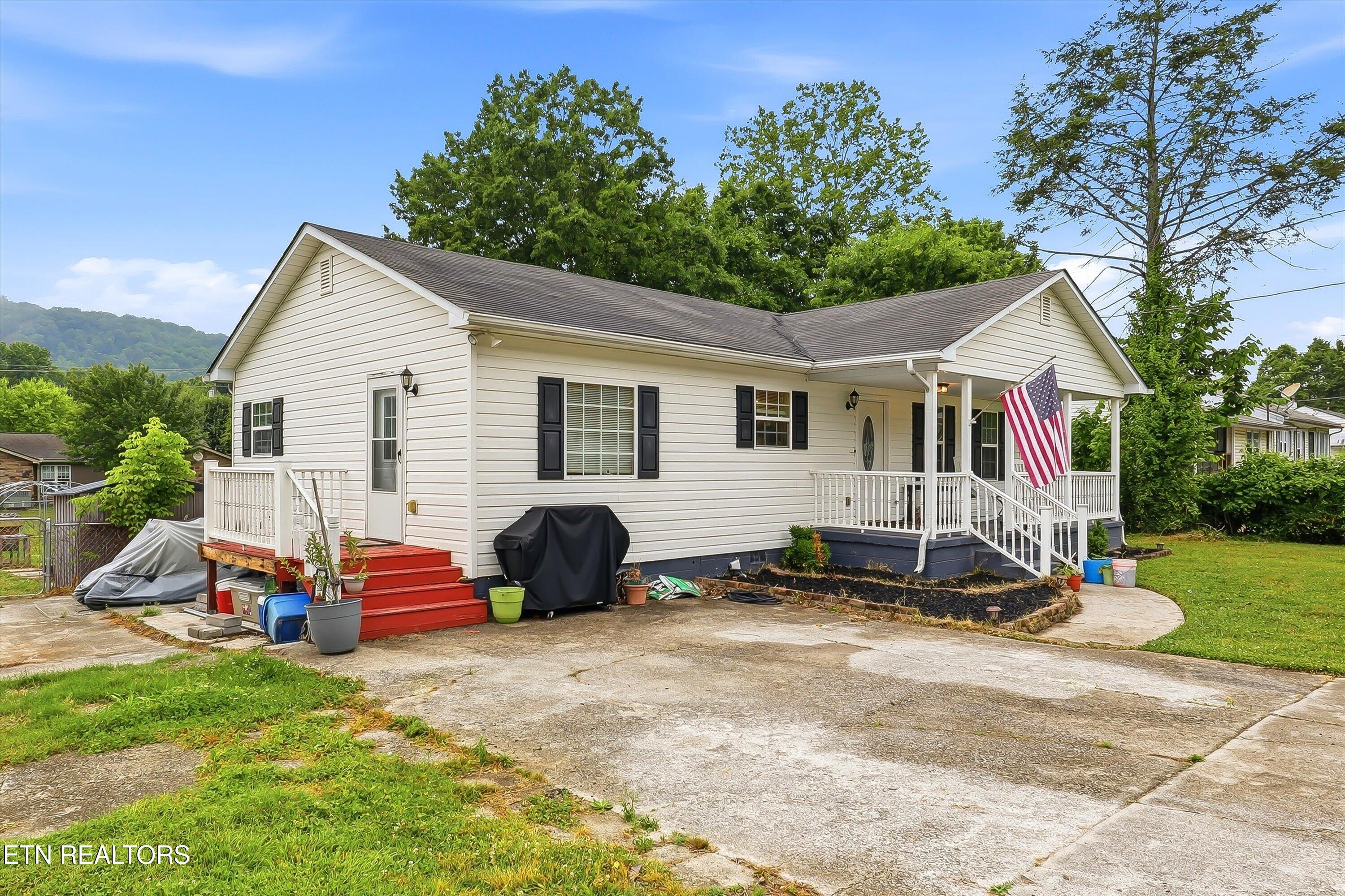 Image 3: 03-1001 Vivian Ave-3