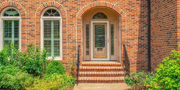 Image 4: Front Entrance