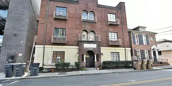 614 W Hill Ave