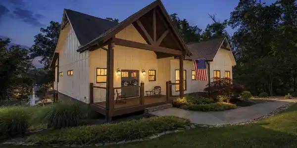 Image 3: Front Night View