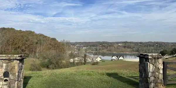 560 River Rd