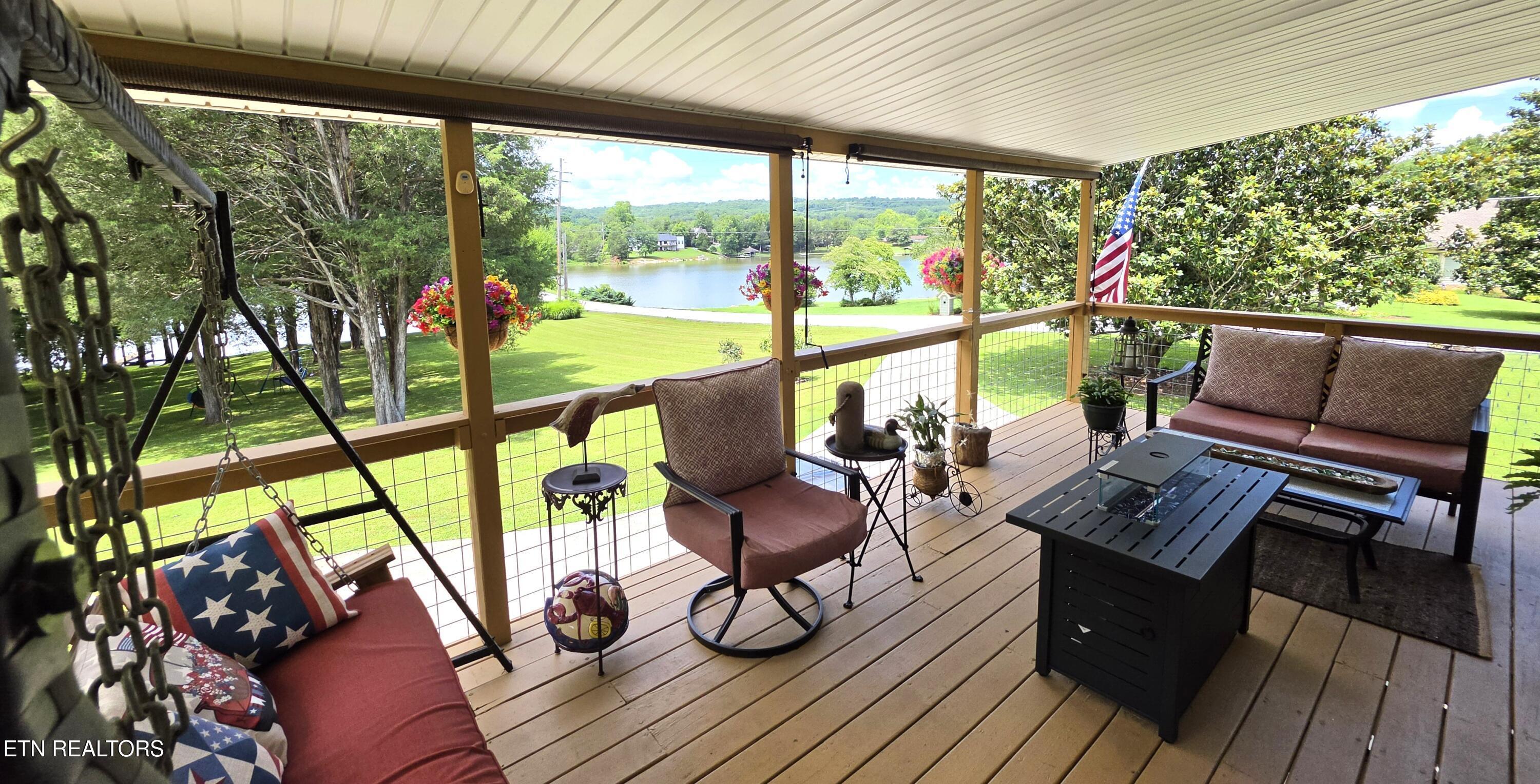 Image 2: 34 covered deck