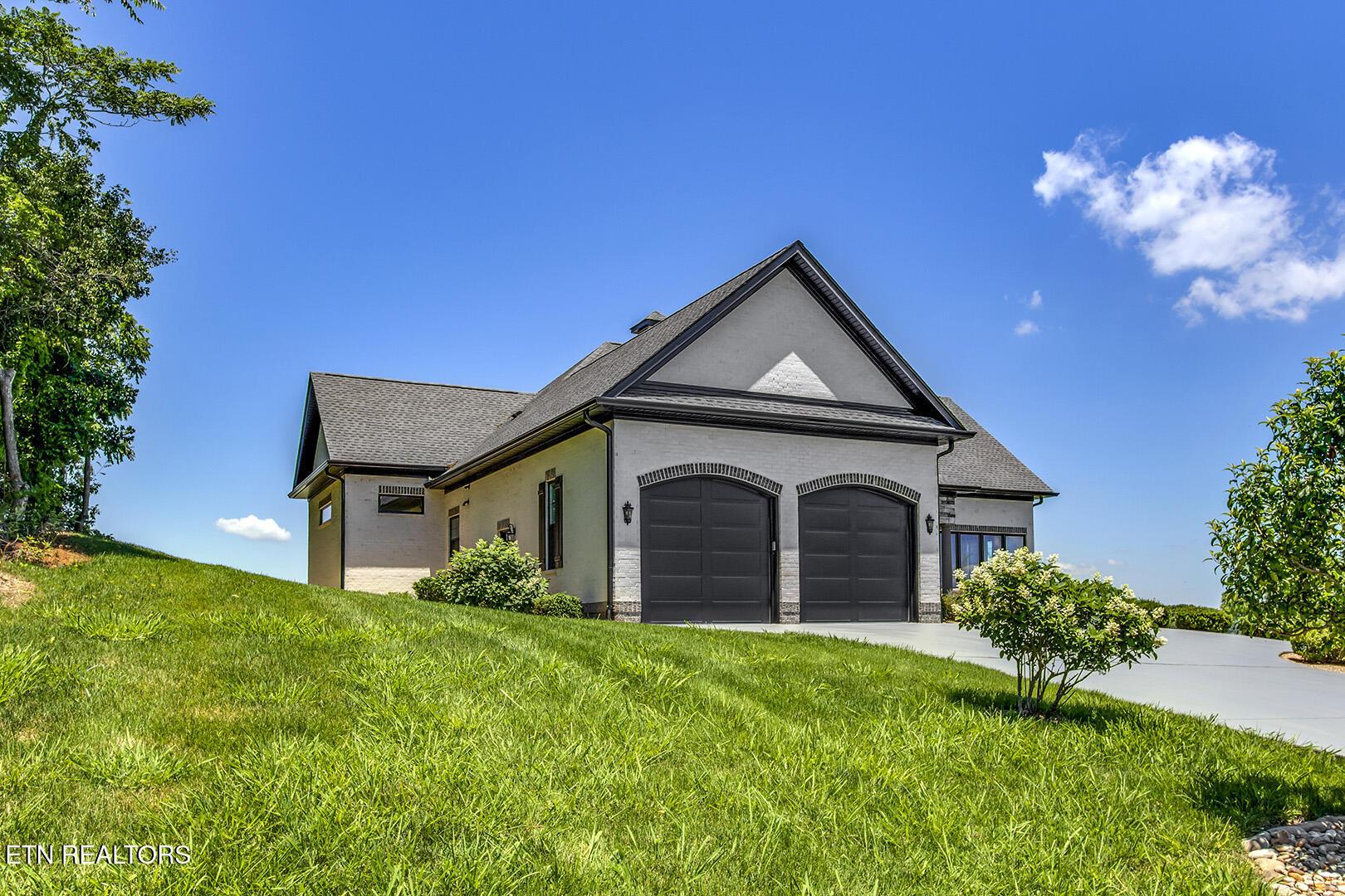 Image 3: 03_GoldFinchLane_141_FrontLeft
