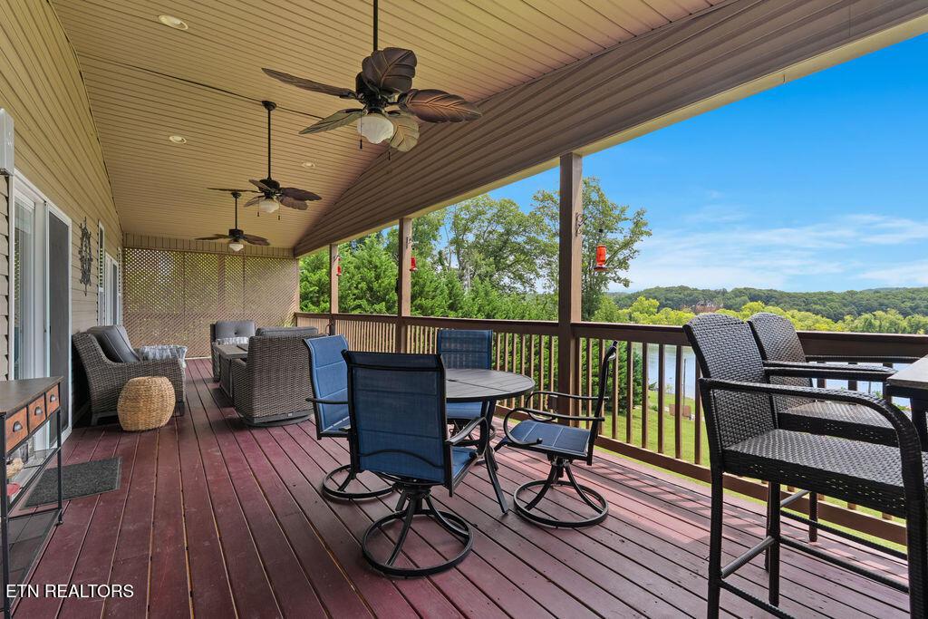 Image 4: Lakeside Porch