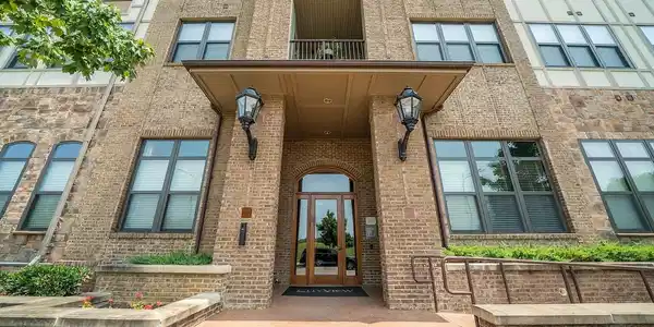 445 W Blount Ave