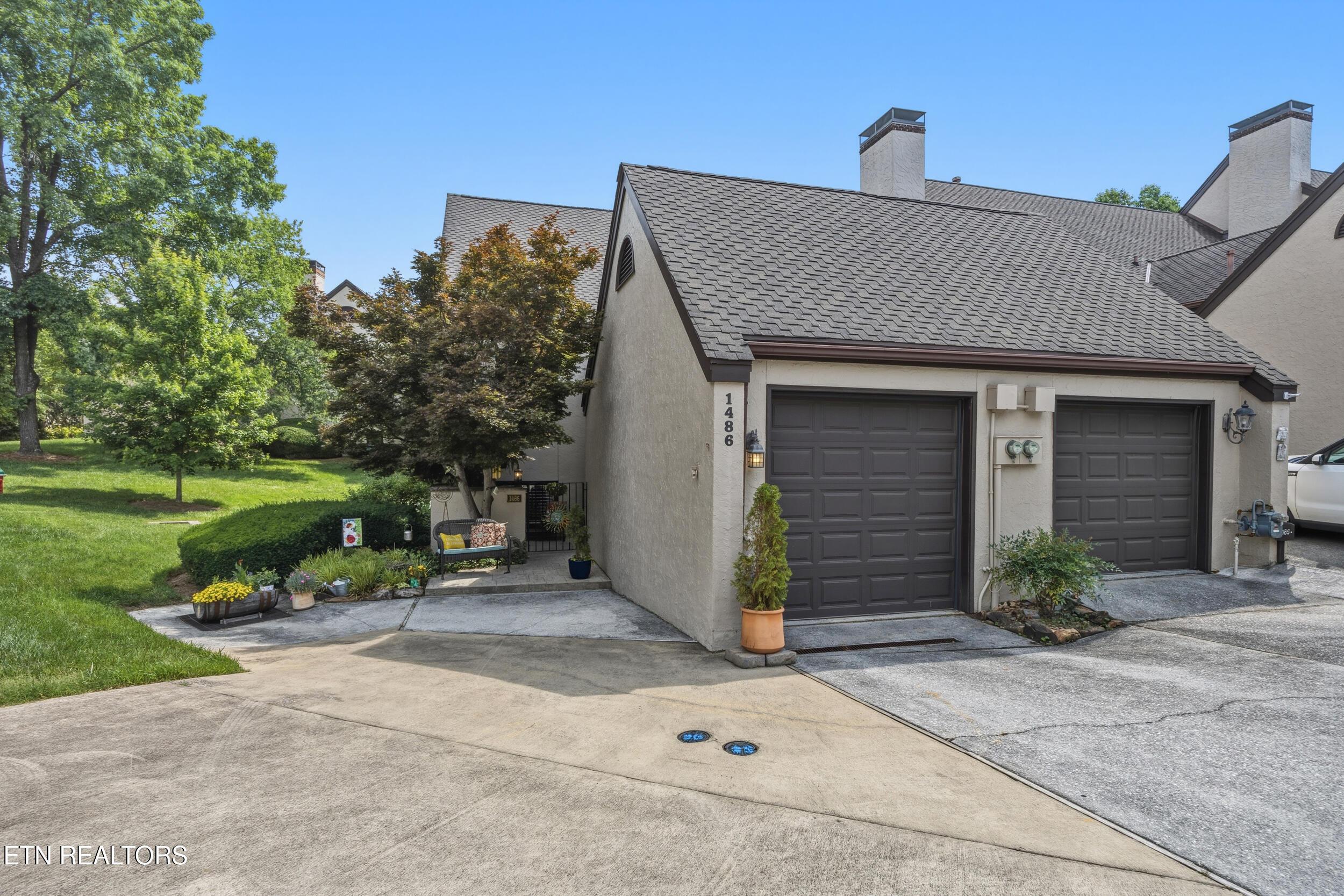 Image 2: 2_1486 touraine place-5