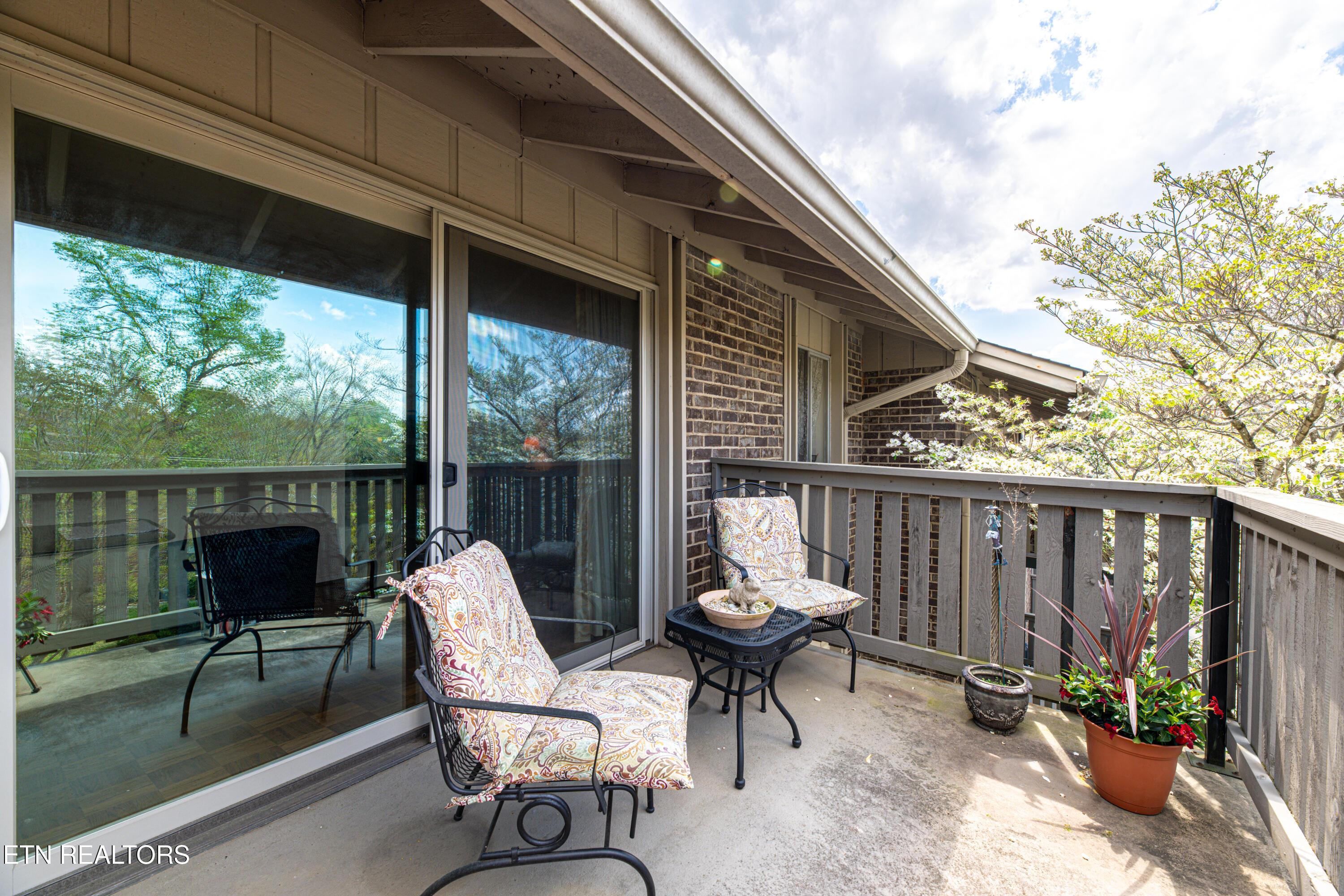 Image 2: 3636 Talihuna Ave (618)-22