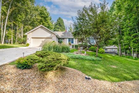 15 Ridge Crest Circle