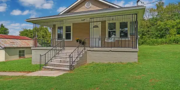 542 W Hill Ave