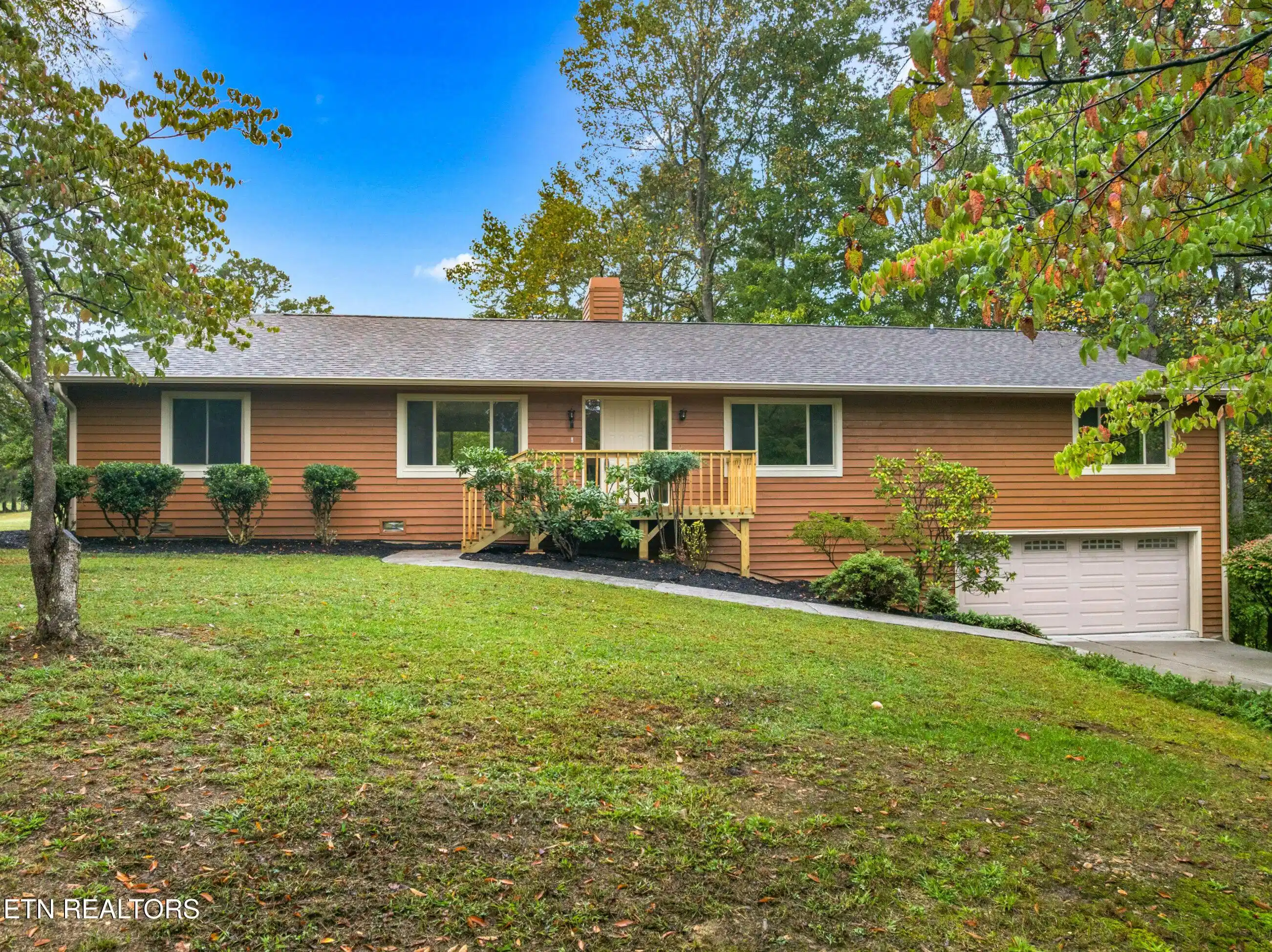 Image 1: 002-3320HazelwoodCourt-Baneberry