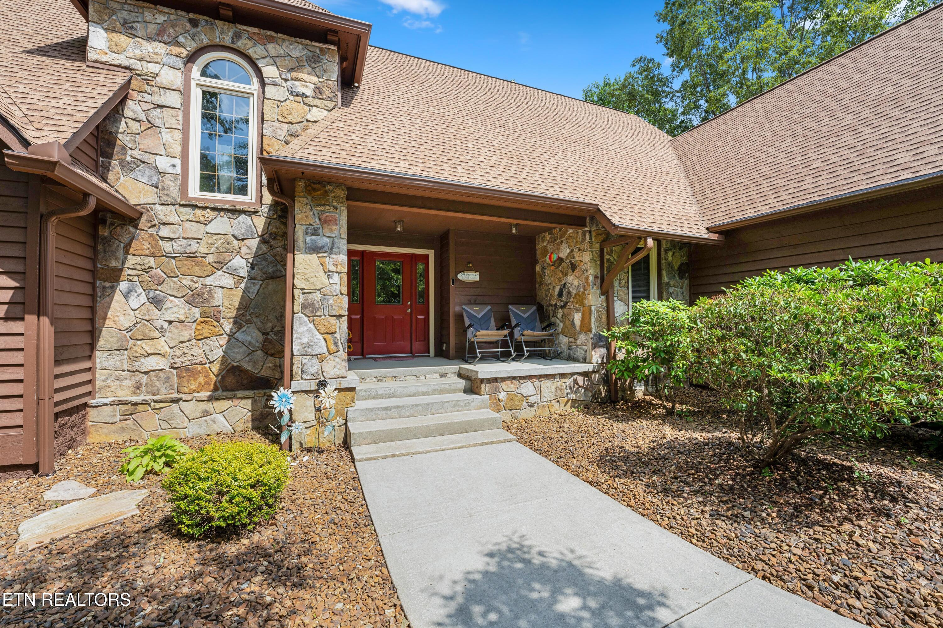 Image 3: Front Walk Way