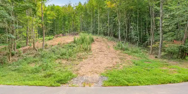 Image 2: 5-web-or-mls-630 Circle Drive-3