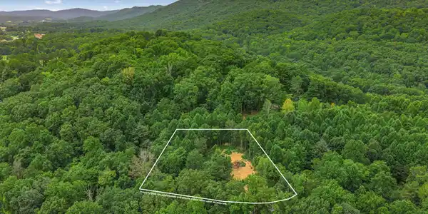 Image 3: 8-web-or-mls-630 Circle Drive-13a