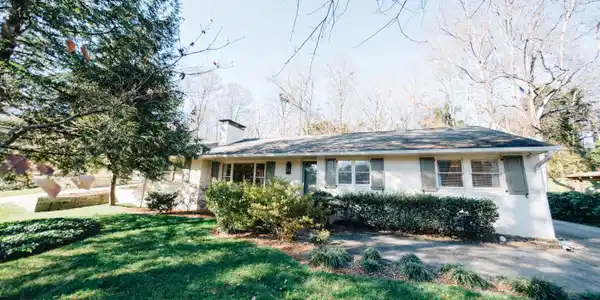 1553 Agawela Ave
