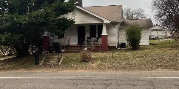 2529 W Blount Ave