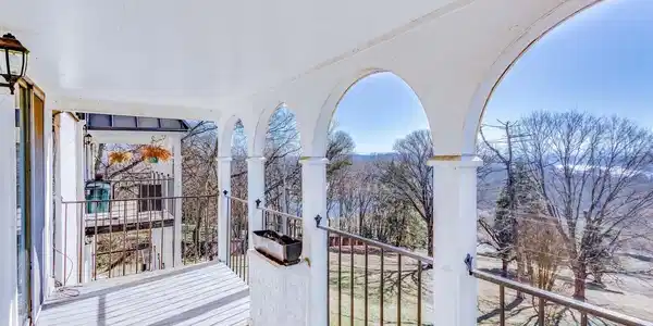 5709 Lyons View Pike