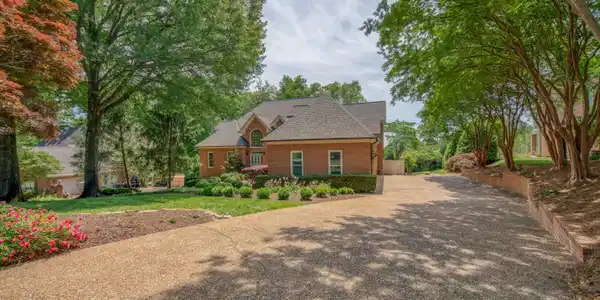 Image 3: Large Driveway