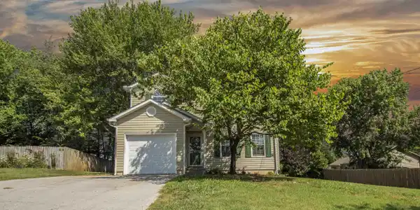 10805 Flyway Lane