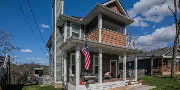 1019 Ford Place
