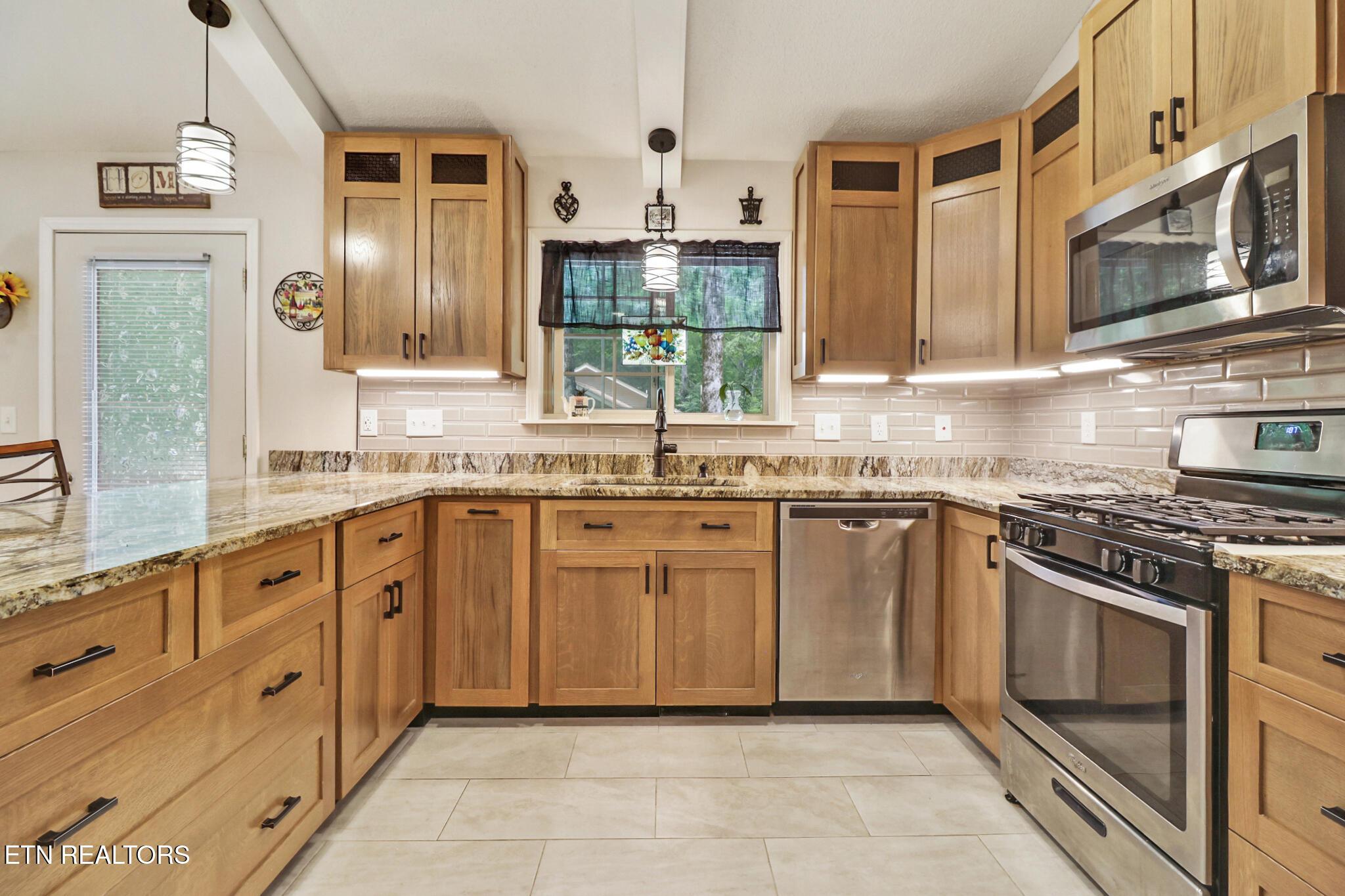 Image 3: Kitchen
