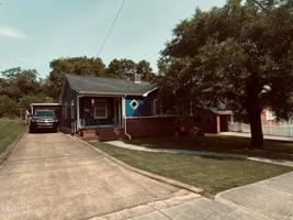 215 W Hicks St