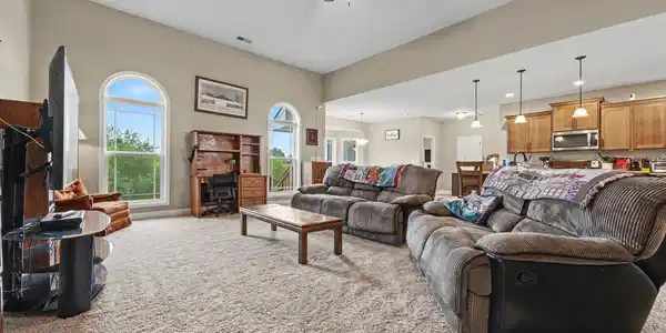 Image 4: Open Floor Plan