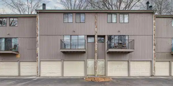 1970 Cherokee Bluff Drive