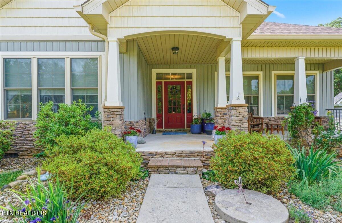 Image 3: 03-Exterior