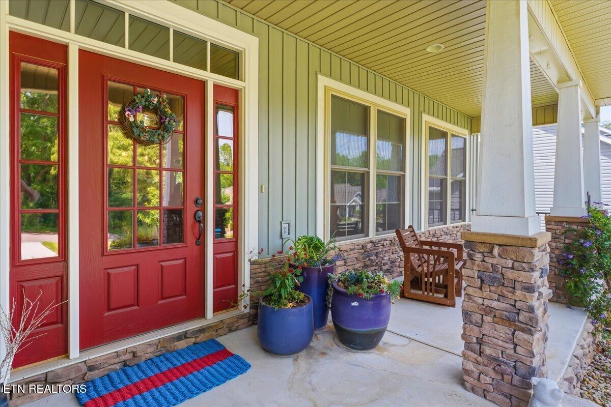 Image 4: 04-Exterior