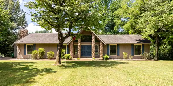 4223 W Lakeview Circle