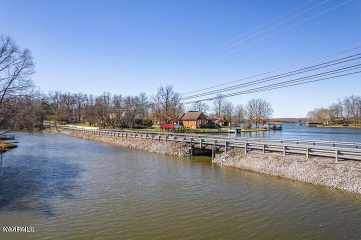 Image 3: Entrance to Lake Tansi
