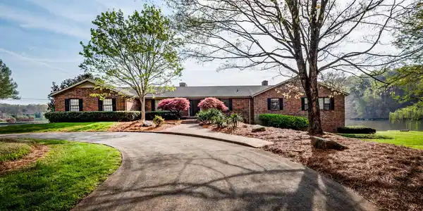 822 Fox Rd