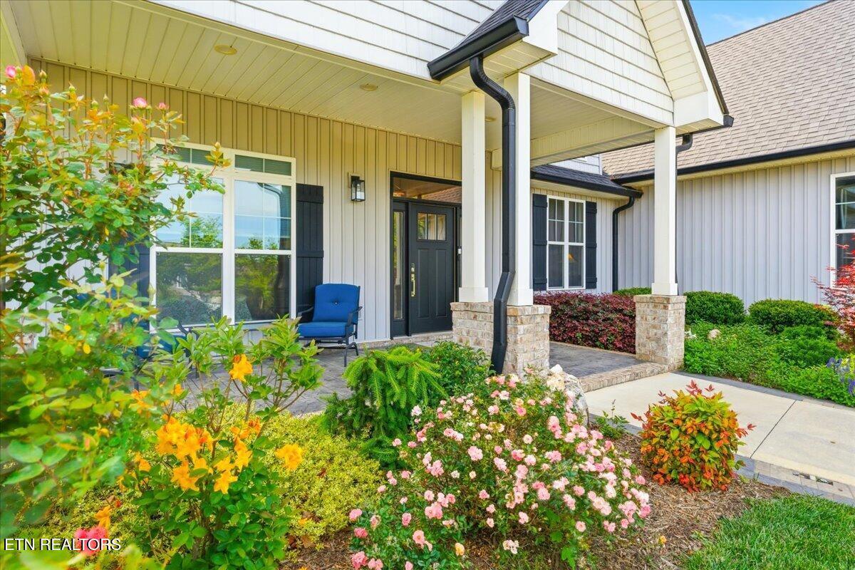 Image 3: 03-Exterior